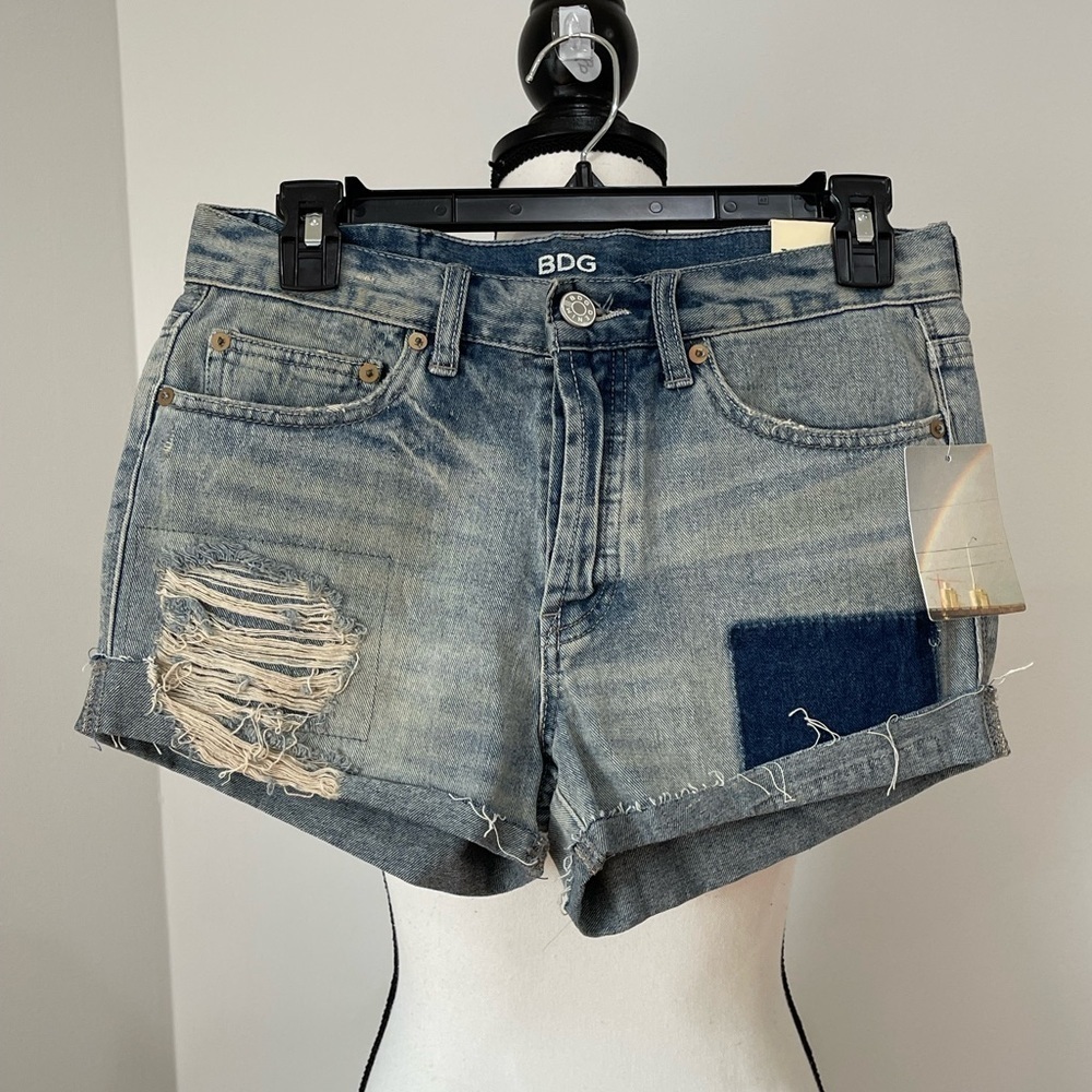 Urban Outfitters BDG Tomgirl shorts in a size 24 new with tags